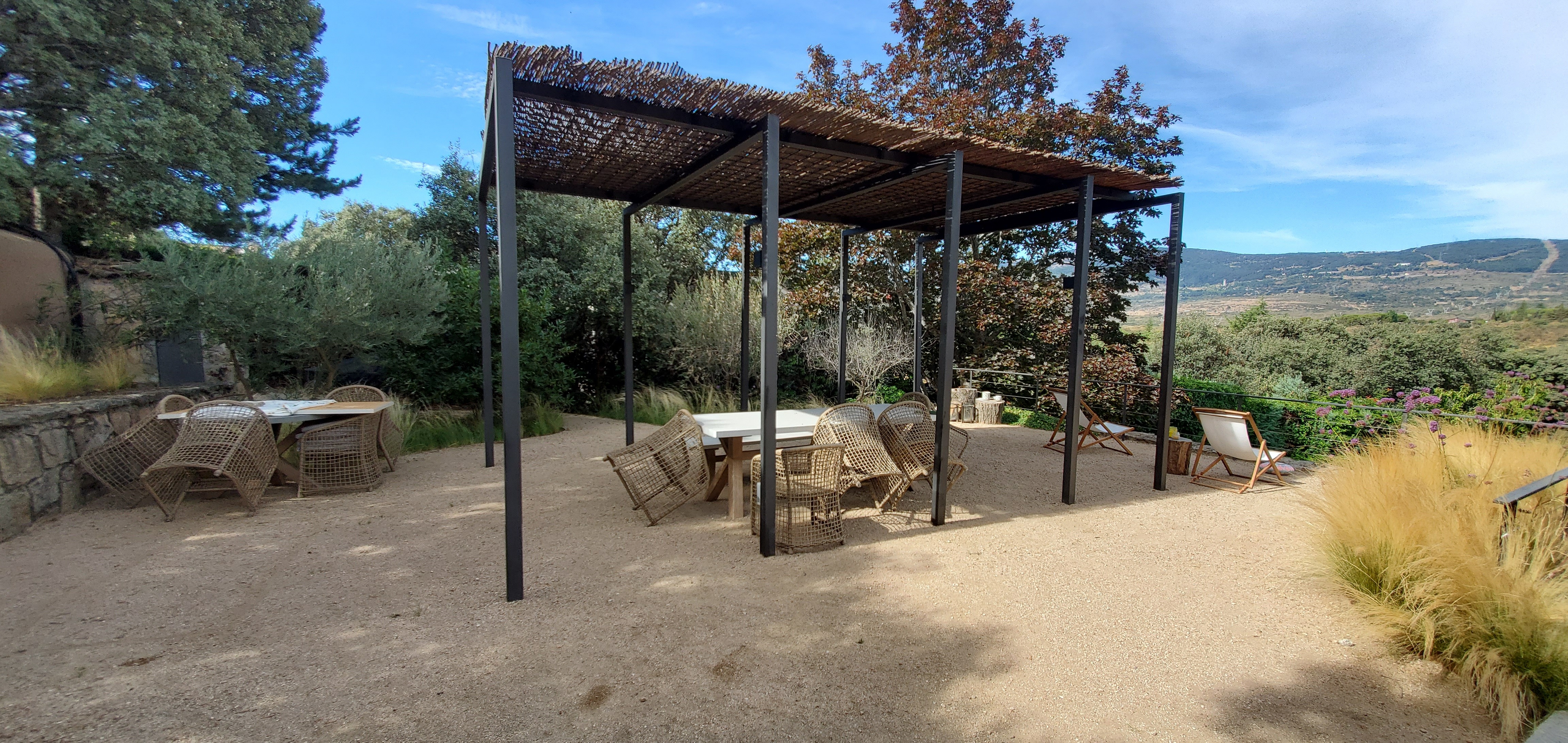 Jardín en la sierra - Diseño de jardín por Peonia Jardines en Madrid, vista 1